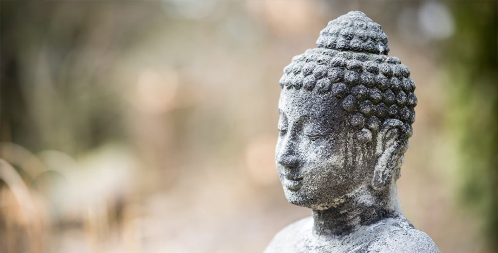Je m'appelle Béatrice Laurent Mougel et je suis une réflexologue certifiée par la Faculté Libre de Médecines Naturelles et d'Ethnomédecine (FLMNE). Si vous cherchez une expérience de bien-être unique à Paris, vous êtes au bon endroit. Je propose des séances de réflexologie plantaire et faciale ainsi que des conseils en Fleurs de Bach et des enseignements sur la cohérence cardiaque. J'ai découvert les bienfaits de la réflexologie il y a six ans, ce qui m'a conduit à suivre une formation et à devenir réflexologue certifiée. Laissez-moi vous présenter les merveilles de la réflexologie.