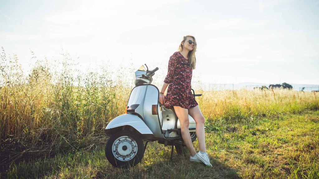 Suivez notre checklist détaillée pour préparer votre deux-roues au printemps: vélo, moto, scooter...